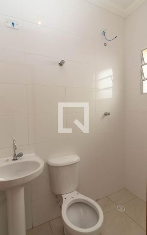 Casa de condomínio para alugar com 67m², 2 quartos e 1 vaga Casa de condomínio para alugar com 67m², 2 quartos e 1 vagaBanheiro da Suíte 1