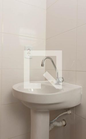 Casa de condomínio para alugar com 67m², 2 quartos e 1 vaga Casa de condomínio para alugar com 67m², 2 quartos e 1 vagaBanheiro da Suíte 1