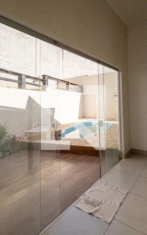 Casa de condomínio para alugar com 199m², 3 quartos e 4 vagas Casa de condomínio para alugar com 199m², 3 quartos e 4 vagasÁrea da piscina