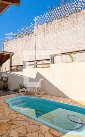 Casa de condomínio para alugar com 199m², 3 quartos e 4 vagas Casa de condomínio para alugar com 199m², 3 quartos e 4 vagasPiscina