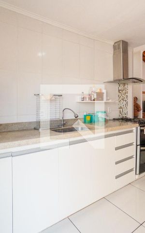 Casa de condomínio para alugar com 199m², 3 quartos e 4 vagas Casa de condomínio para alugar com 199m², 3 quartos e 4 vagasCozinha