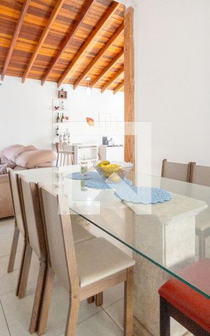 Casa de condomínio para alugar com 199m², 3 quartos e 4 vagas Casa de condomínio para alugar com 199m², 3 quartos e 4 vagasSala