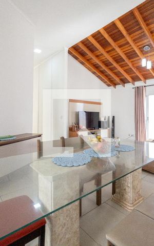 Casa de condomínio para alugar com 199m², 3 quartos e 4 vagas Casa de condomínio para alugar com 199m², 3 quartos e 4 vagasSala