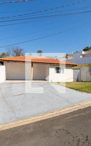 Casa de condomínio para alugar com 199m², 3 quartos e 4 vagas Casa de condomínio para alugar com 199m², 3 quartos e 4 vagasFachada da casa