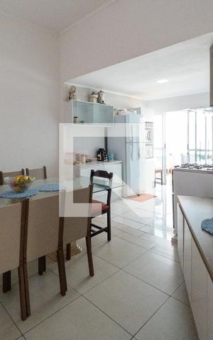 Casa de condomínio para alugar com 199m², 3 quartos e 4 vagas Casa de condomínio para alugar com 199m², 3 quartos e 4 vagasSala