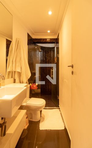 Apartamento à venda com 110m², 2 quartos e 2 vagas Apartamento à venda com 110m², 2 quartos e 2 vagasBanheiro da Suíte