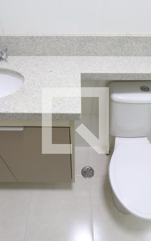 Apartamento para alugar com 66m², 2 quartos e sem vagaBanheiro