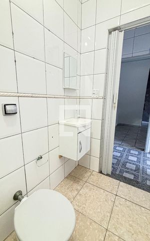 Casa à venda com 180m², 2 quartos e 2 vagas Casa à venda com 180m², 2 quartos e 2 vagasBanheiro