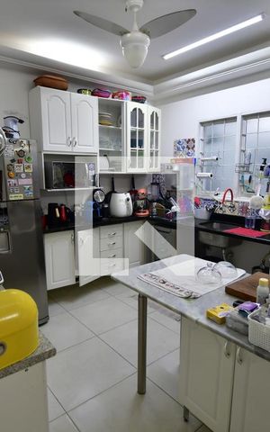 Casa à venda com 280m², 4 quartos e 3 vagasCozinha 