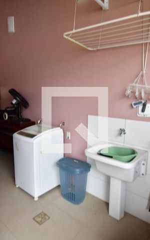 Casa à venda com 280m², 4 quartos e 3 vagasÁrea de serviço 