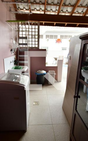 Casa à venda com 280m², 4 quartos e 3 vagasÁrea de serviço 