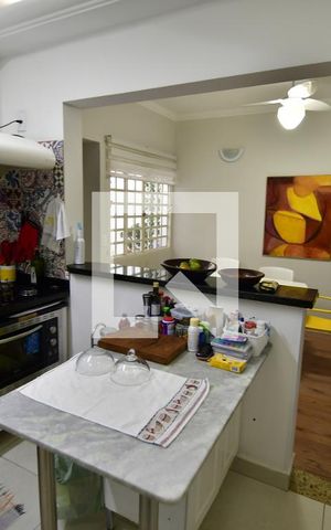 Casa à venda com 280m², 4 quartos e 3 vagasCozinha 