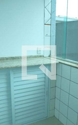 Apartamento para alugar com 68m², 2 quartos e sem vagaÁrea de Serviço