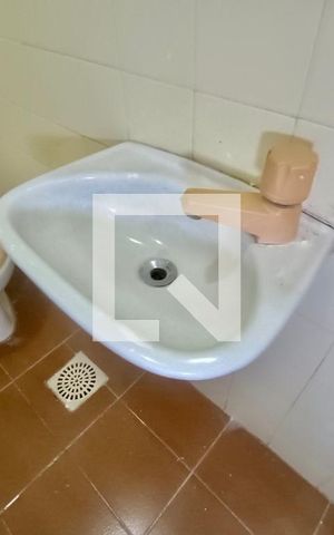 Apartamento à venda com 230m², 5 quartos e 3 vagas Apartamento à venda com 230m², 5 quartos e 3 vagasBanheiro serviço