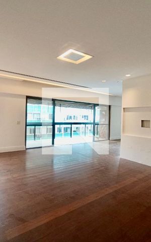 Apartamento à venda com 230m², 5 quartos e 3 vagas Apartamento à venda com 230m², 5 quartos e 3 vagasSala