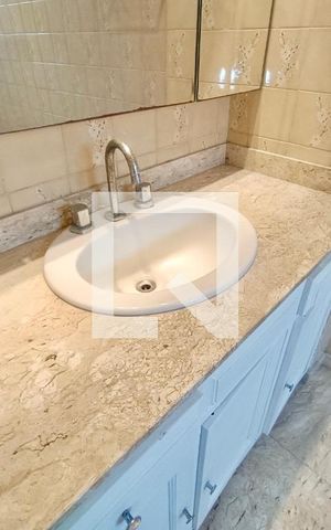 Apartamento à venda com 230m², 5 quartos e 3 vagas Apartamento à venda com 230m², 5 quartos e 3 vagasSuíte master banheiro