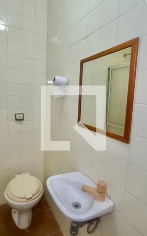 Apartamento à venda com 230m², 5 quartos e 3 vagas Apartamento à venda com 230m², 5 quartos e 3 vagasBanheiro serviço