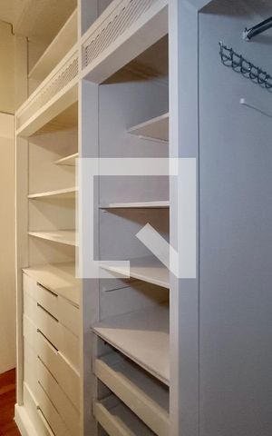 Apartamento à venda com 230m², 5 quartos e 3 vagas Apartamento à venda com 230m², 5 quartos e 3 vagasSuíte master closet