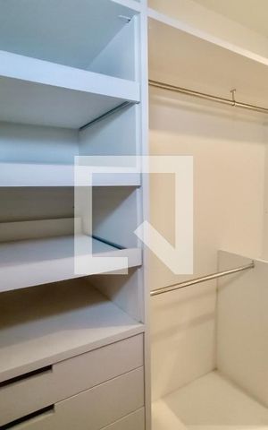 Apartamento à venda com 230m², 5 quartos e 3 vagas Apartamento à venda com 230m², 5 quartos e 3 vagasSuíte master closet