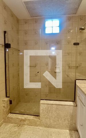 Apartamento à venda com 230m², 5 quartos e 3 vagas Apartamento à venda com 230m², 5 quartos e 3 vagasBanheiro social
