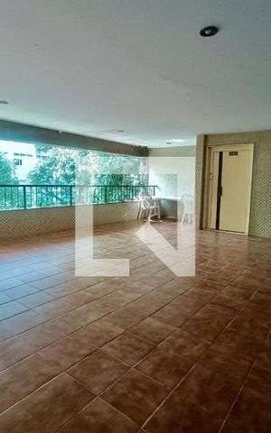 Apartamento à venda com 230m², 5 quartos e 3 vagas Apartamento à venda com 230m², 5 quartos e 3 vagasÁrea Comum - Playground