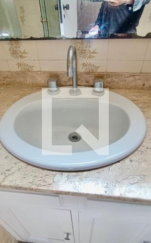 Apartamento à venda com 230m², 5 quartos e 3 vagas Apartamento à venda com 230m², 5 quartos e 3 vagasSuíte banheiro