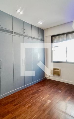 Apartamento à venda com 230m², 5 quartos e 3 vagas Apartamento à venda com 230m², 5 quartos e 3 vagasSuíte master