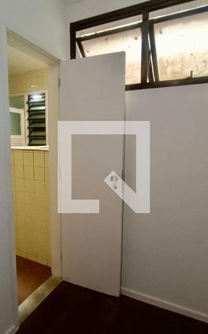 Apartamento à venda com 230m², 5 quartos e 3 vagas Apartamento à venda com 230m², 5 quartos e 3 vagasQuarto serviço