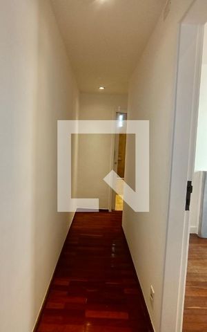 Apartamento à venda com 230m², 5 quartos e 3 vagas Apartamento à venda com 230m², 5 quartos e 3 vagasCorredor