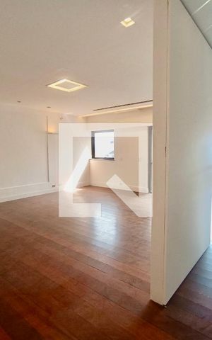 Apartamento à venda com 230m², 5 quartos e 3 vagas Apartamento à venda com 230m², 5 quartos e 3 vagasSala