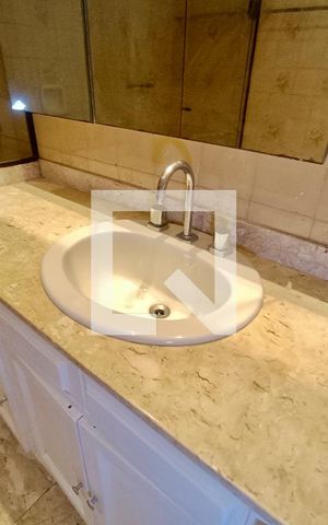 Apartamento à venda com 230m², 5 quartos e 3 vagas Apartamento à venda com 230m², 5 quartos e 3 vagasBanheiro social