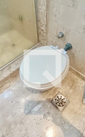 Apartamento à venda com 230m², 5 quartos e 3 vagas Apartamento à venda com 230m², 5 quartos e 3 vagasSuíte master banheiro