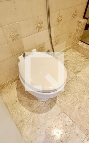 Apartamento à venda com 230m², 5 quartos e 3 vagas Apartamento à venda com 230m², 5 quartos e 3 vagasBanheiro social
