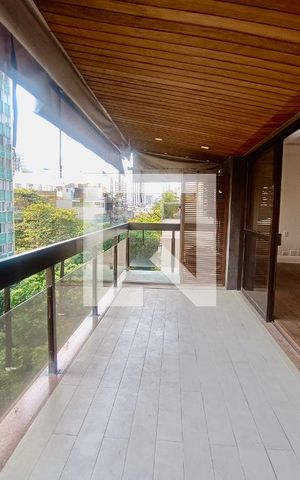 Apartamento à venda com 230m², 5 quartos e 3 vagas Apartamento à venda com 230m², 5 quartos e 3 vagasVaranda