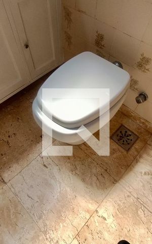 Apartamento à venda com 230m², 5 quartos e 3 vagas Apartamento à venda com 230m², 5 quartos e 3 vagasSuíte banheiro