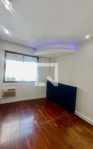Apartamento à venda com 230m², 5 quartos e 3 vagas Apartamento à venda com 230m², 5 quartos e 3 vagasSuíte