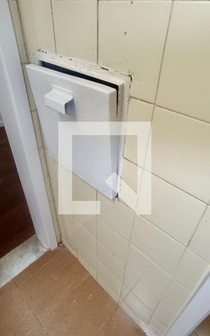 Apartamento à venda com 230m², 5 quartos e 3 vagas Apartamento à venda com 230m², 5 quartos e 3 vagasÁrea serviço