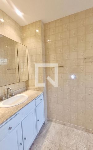 Apartamento à venda com 230m², 5 quartos e 3 vagas Apartamento à venda com 230m², 5 quartos e 3 vagasSuíte master banheiro