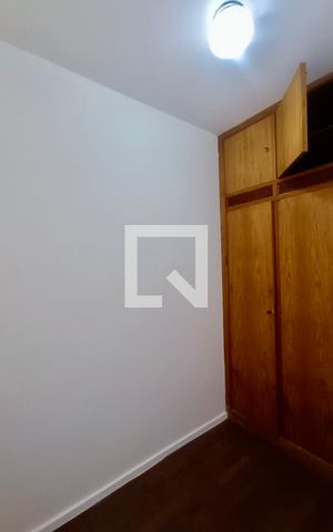 Apartamento à venda com 230m², 5 quartos e 3 vagas Apartamento à venda com 230m², 5 quartos e 3 vagasQuarto serviço