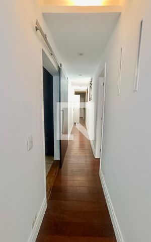 Apartamento à venda com 230m², 5 quartos e 3 vagas Apartamento à venda com 230m², 5 quartos e 3 vagasCorredor