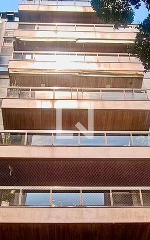 Apartamento à venda com 230m², 5 quartos e 3 vagas Apartamento à venda com 230m², 5 quartos e 3 vagasFachada com cartaz QA na janela