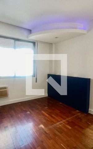 Apartamento à venda com 230m², 5 quartos e 3 vagas Apartamento à venda com 230m², 5 quartos e 3 vagasSuíte