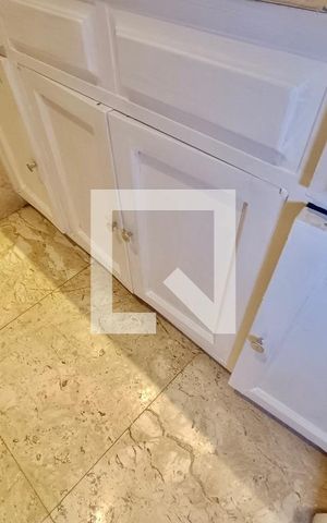 Apartamento à venda com 230m², 5 quartos e 3 vagas Apartamento à venda com 230m², 5 quartos e 3 vagasBanheiro social