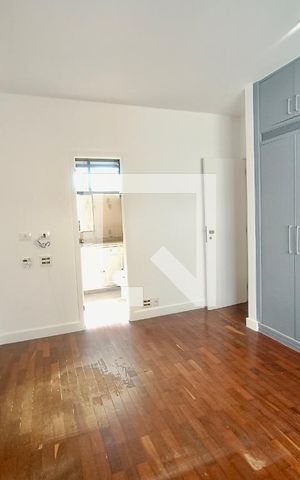 Apartamento à venda com 230m², 5 quartos e 3 vagas Apartamento à venda com 230m², 5 quartos e 3 vagasSuíte