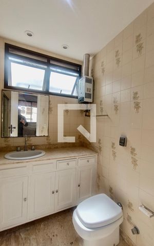 Apartamento à venda com 230m², 5 quartos e 3 vagas Apartamento à venda com 230m², 5 quartos e 3 vagasSuíte banheiro