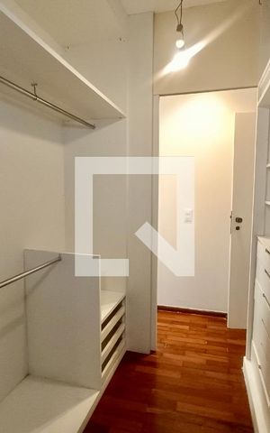Apartamento à venda com 230m², 5 quartos e 3 vagas Apartamento à venda com 230m², 5 quartos e 3 vagasSuíte master closet