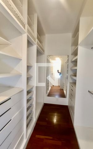 Apartamento à venda com 230m², 5 quartos e 3 vagas Apartamento à venda com 230m², 5 quartos e 3 vagasSuíte master closet