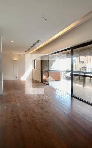 Apartamento à venda com 230m², 5 quartos e 3 vagas Apartamento à venda com 230m², 5 quartos e 3 vagasSala