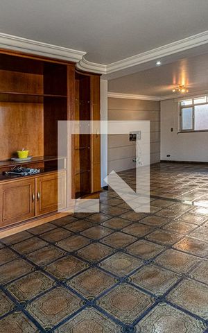 Casa para alugar com 470m², 3 quartos e 4 vagas Casa para alugar com 470m², 3 quartos e 4 vagasSala