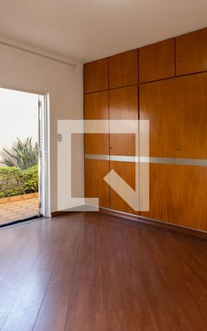 Casa para alugar com 470m², 3 quartos e 4 vagas Casa para alugar com 470m², 3 quartos e 4 vagasQuarto 2